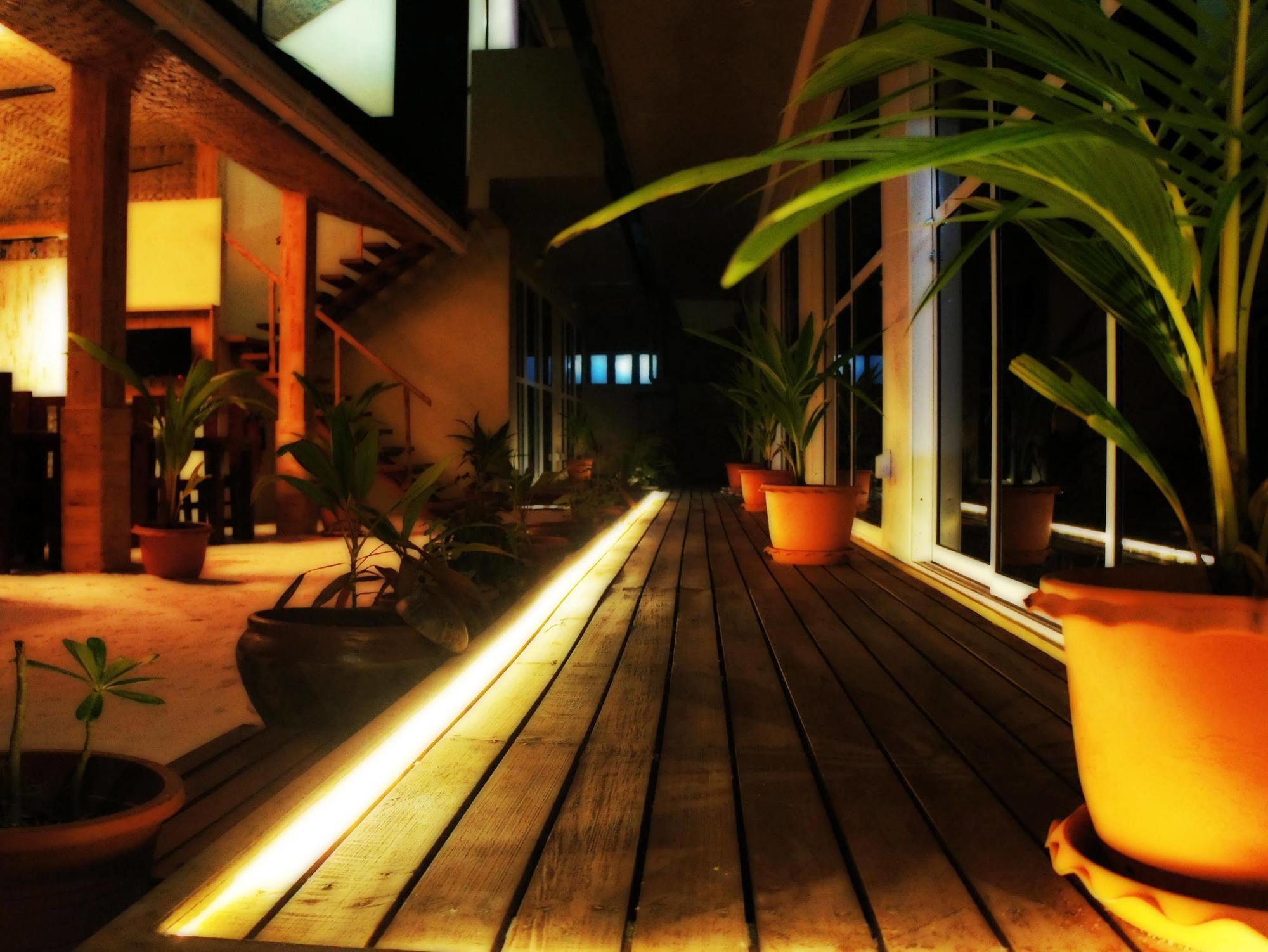 Hotel Narnia Maldives Maafushi Esterno foto