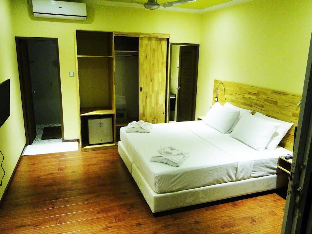 Hotel Narnia Maldives Maafushi Esterno foto